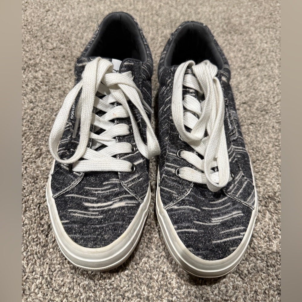 Rocket Dog women’s Black & White Knit Low-Top Sneakers - Casual Lace-Up Flats